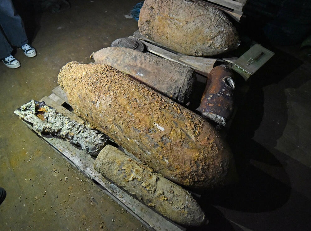 <p>Babović poručuje da bi država mogla da da bolju institucionalnu podršku i na druge načine stimuliše mlade za prihvatanje poziva kojim se ona bavi... Ističe da međunarodni partneri koji se bave zaštitom od eksplozivnih sredstava pozitivno gledaju na veću zastupljenost žena u tom zanimanju...</p>