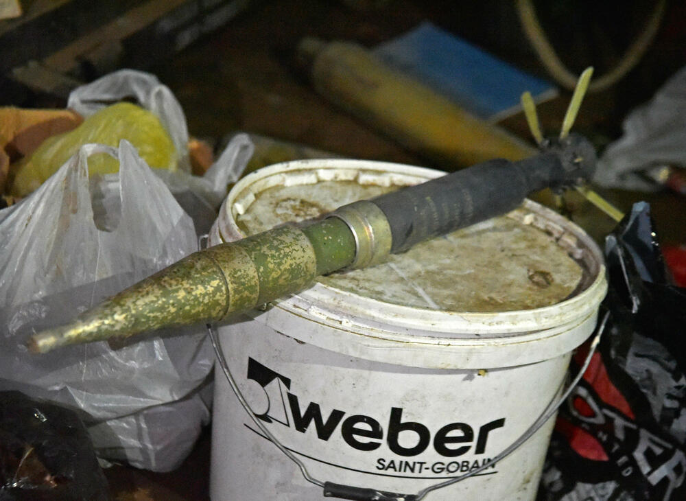 <p>Babović poručuje da bi država mogla da da bolju institucionalnu podršku i na druge načine stimuliše mlade za prihvatanje poziva kojim se ona bavi... Ističe da međunarodni partneri koji se bave zaštitom od eksplozivnih sredstava pozitivno gledaju na veću zastupljenost žena u tom zanimanju...</p>