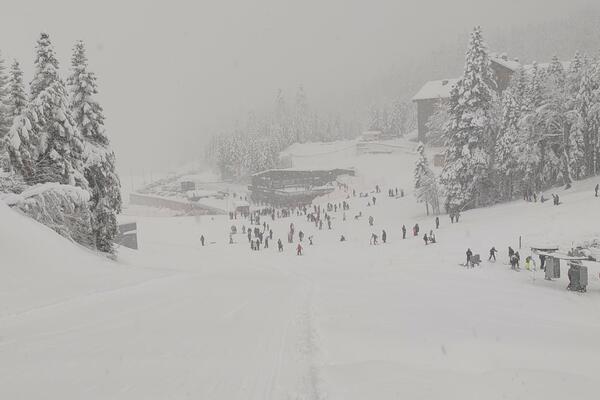 Der erste Skitag der Saison im Skizentrum Kolašin 1600 am Sonntag