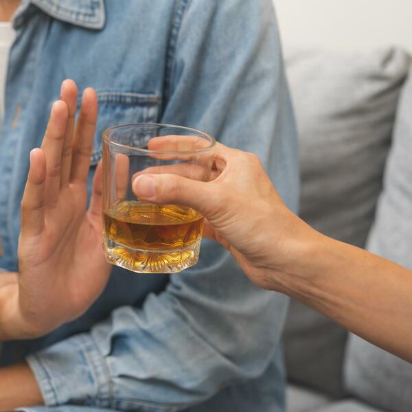 Kako očistiti organizam od alkohola nakon praznika