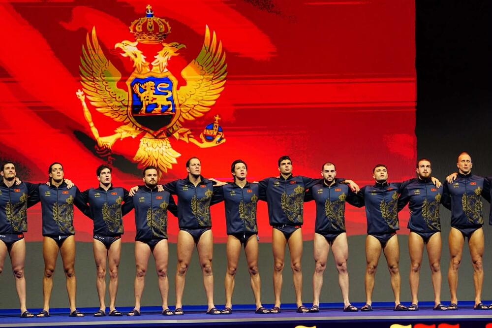 Ajkule tokom himne u Beogradskoj areni, Foto: VPSCG