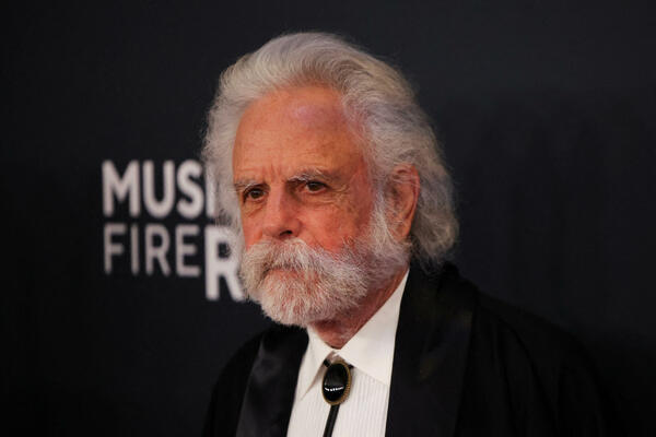 Умер Боб Вейр, основатель и гитарист группы Grateful Dead.