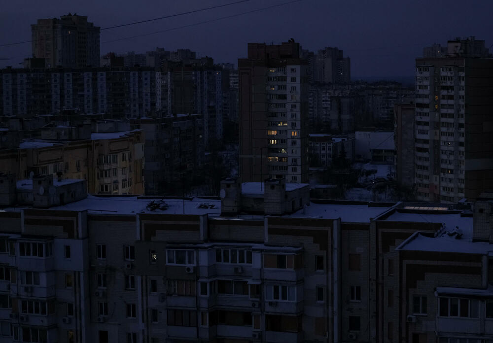 <p>Ciljani objekti su platforme Filanovski, Jurij Korčagin i Valerij Grajfer, prenio je pariski list Mond na svom sajtu</p>  <p>Kijev tvrdi da se ovi naftni objekti aktivno koriste za podršku ratnim naporima i logističkim operacijama ruskih snaga u regionu</p>