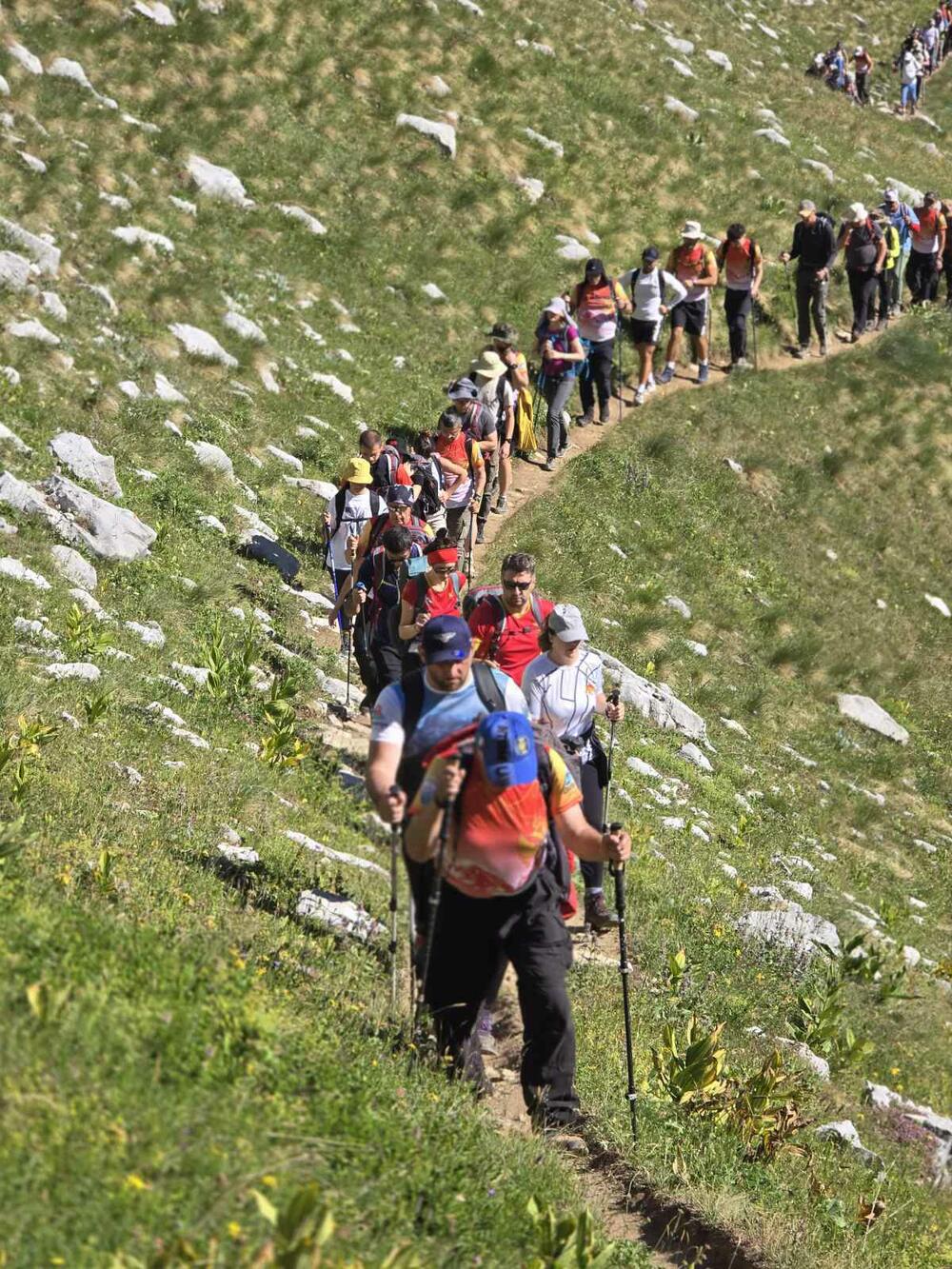 Grupa koju je 13. jula 2025. izveo na vrh Zla kolata (2.534)