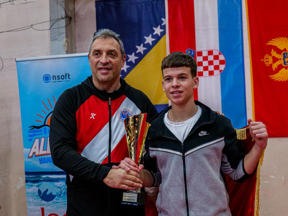 <p>Zapažen nastup crnogorskog rukometnog kluba</p>