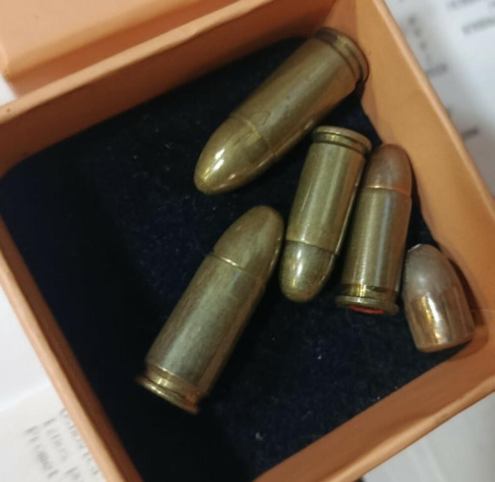 <p>Oduzeta četiri vozila, pištolj, municija, skoro 4.000 eura...</p>