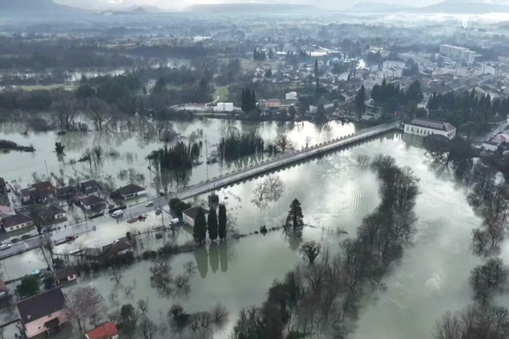 Velike količine padavina prouzrokovale su nagli porast vodostaja rijeka Zete i Morače
