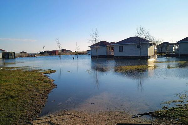 В Штойе затоплены дворы, гаражи, дома и земельные участки; Кастрати:...