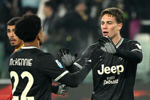 Petarda u Torinu, dvadesetak minuta za Adžića: Juve na minus...