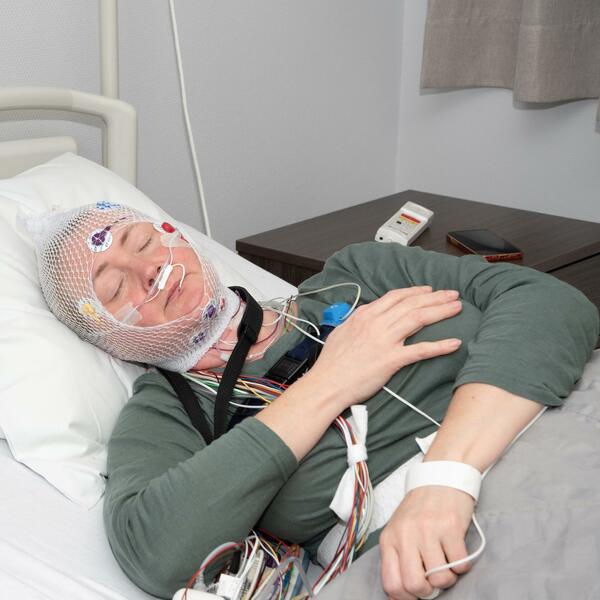 Искусственный интеллект выявляет факторы риска развития 130 заболеваний во время сна.