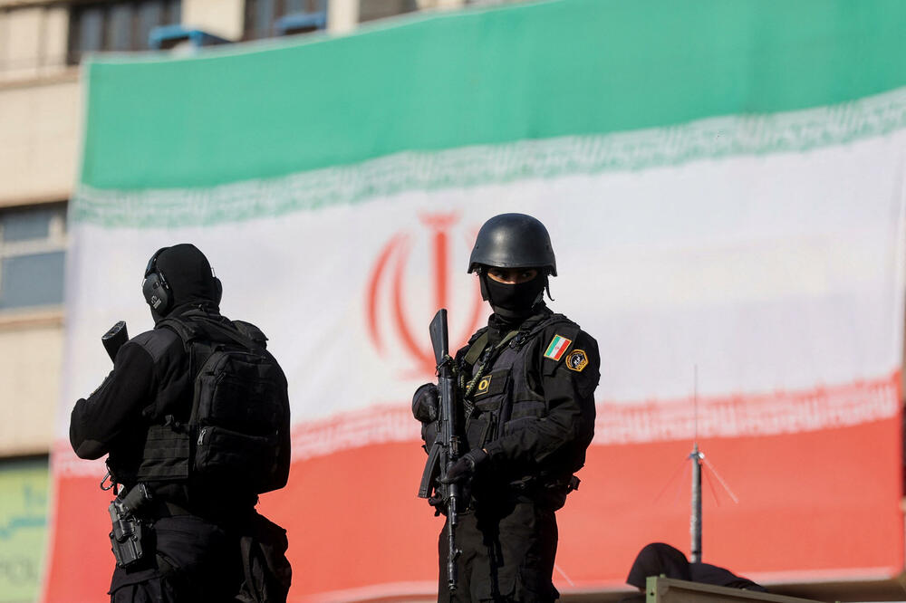 Iranska policija na provladinom skupu u Teheranu, glavnom gradu Irana, Foto: Reuters