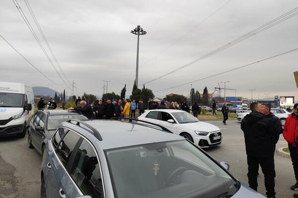 Жители Ботуни перекрыли кольцевые развязки в Забьело и Донье...