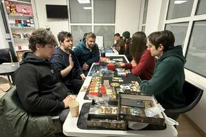 U &ldquo;Srcu karata&rdquo; mladi se ponovo druže