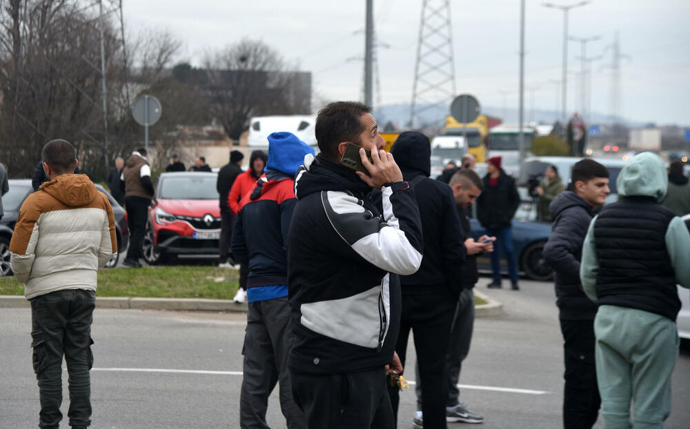 <p>Na skupu je bio i predsjednik Opštine Zeta Mihailo Asanović</p>  <p>Poslanik i lider Demokratske narodne partije (DNP) Milan Knežević bio je prisutan, ali je kazao da neće davati izjave</p>