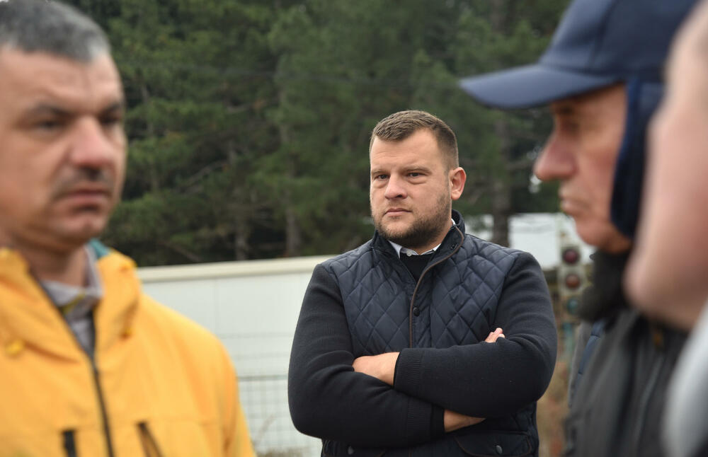 <p>Na skupu je bio i predsjednik Opštine Zeta Mihailo Asanović</p>  <p>Poslanik i lider Demokratske narodne partije (DNP) Milan Knežević bio je prisutan, ali je kazao da neće davati izjave</p>