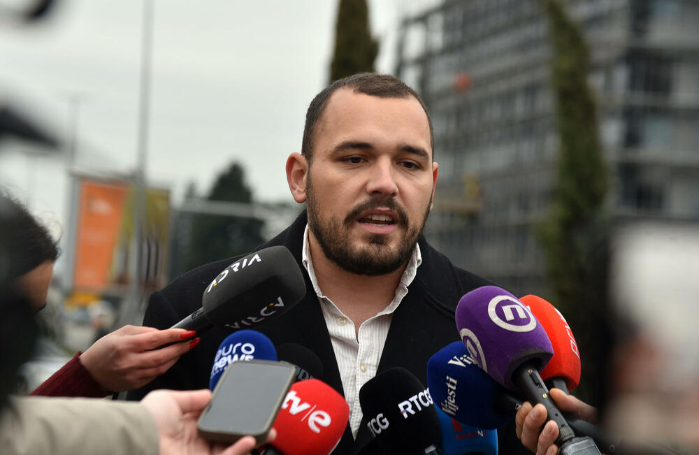 <p>Na skupu je bio i predsjednik Opštine Zeta Mihailo Asanović</p>  <p>Poslanik i lider Demokratske narodne partije (DNP) Milan Knežević bio je prisutan, ali je kazao da neće davati izjave</p>