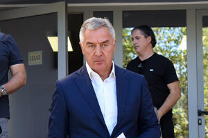 Đukanović će čekati svoj red u Upravnom sudu