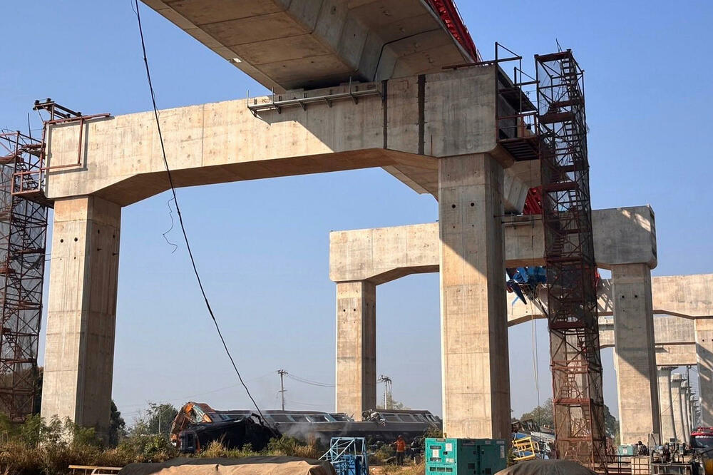 <p>Ministar saobraćaja Fipat Račakitprakarn saopštio je da je u vozu bilo 195 ljudi i dodao da je naložio sprovođenje temeljne istrage</p>