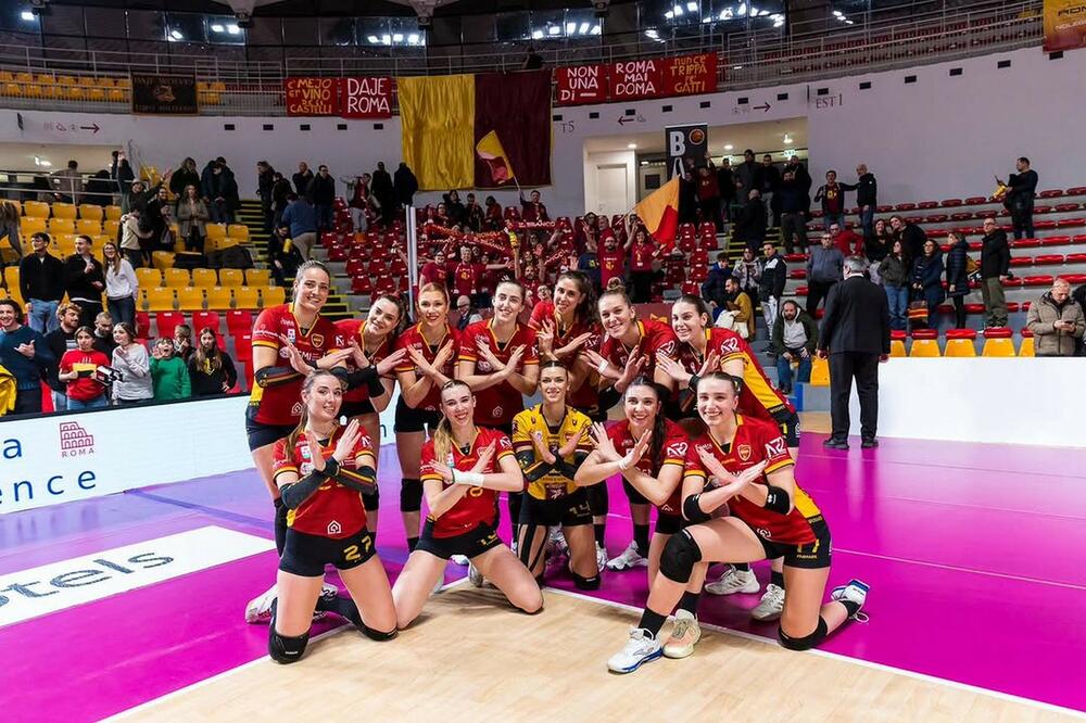 Nikoleta Perović sa saigračicama, Foto: Instagram/romavolleyclub_femminile