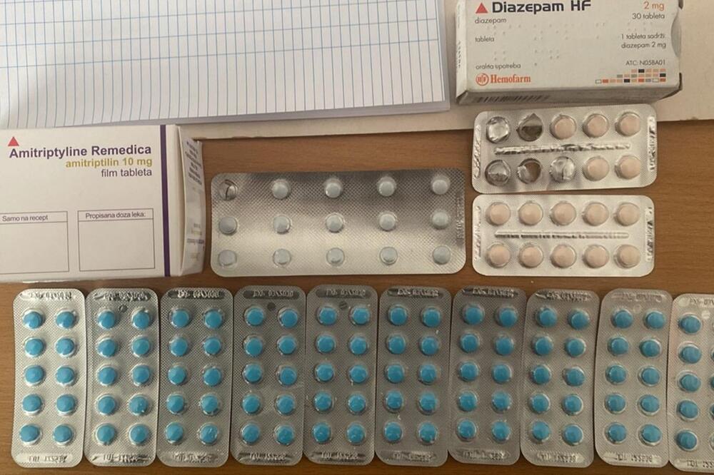 Oduzete tablete, Foto: Uprava policije