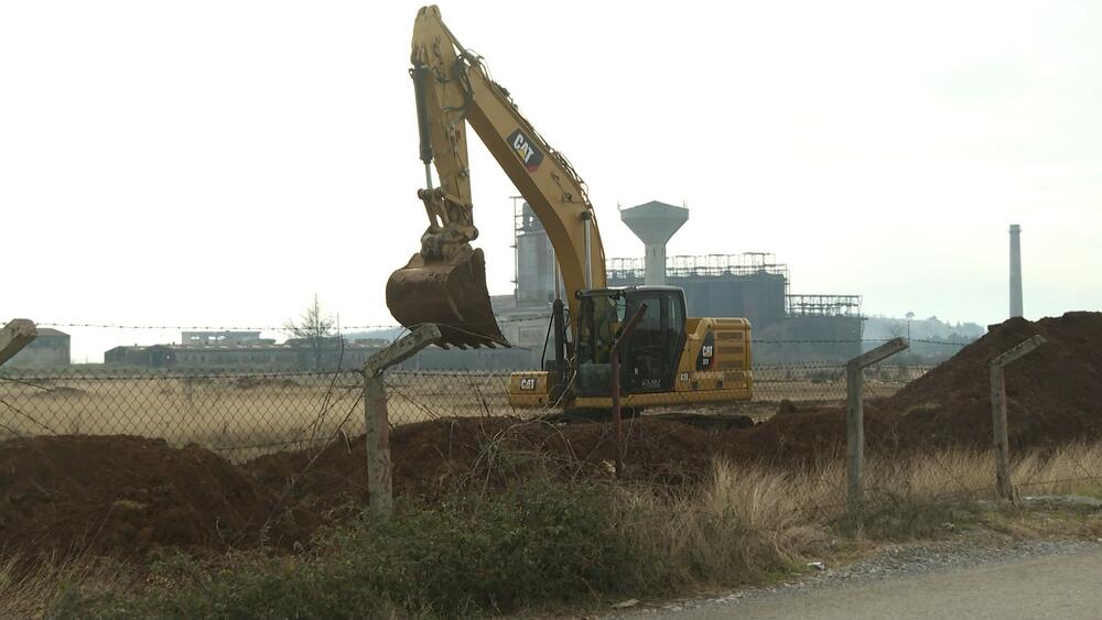 <p>Prema gradilišnoj tabli rok u kojem postrojenje mora biti izgrađeno je 31. maj 2028. godine</p>
