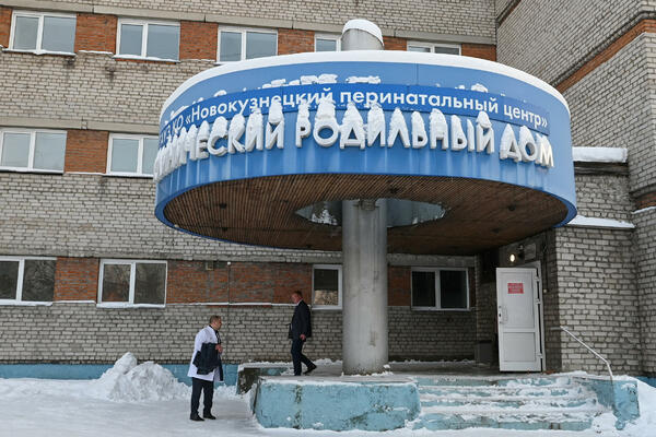 Dokuz bebeğin ölümünün ardından doktorlar gözaltına alındı.