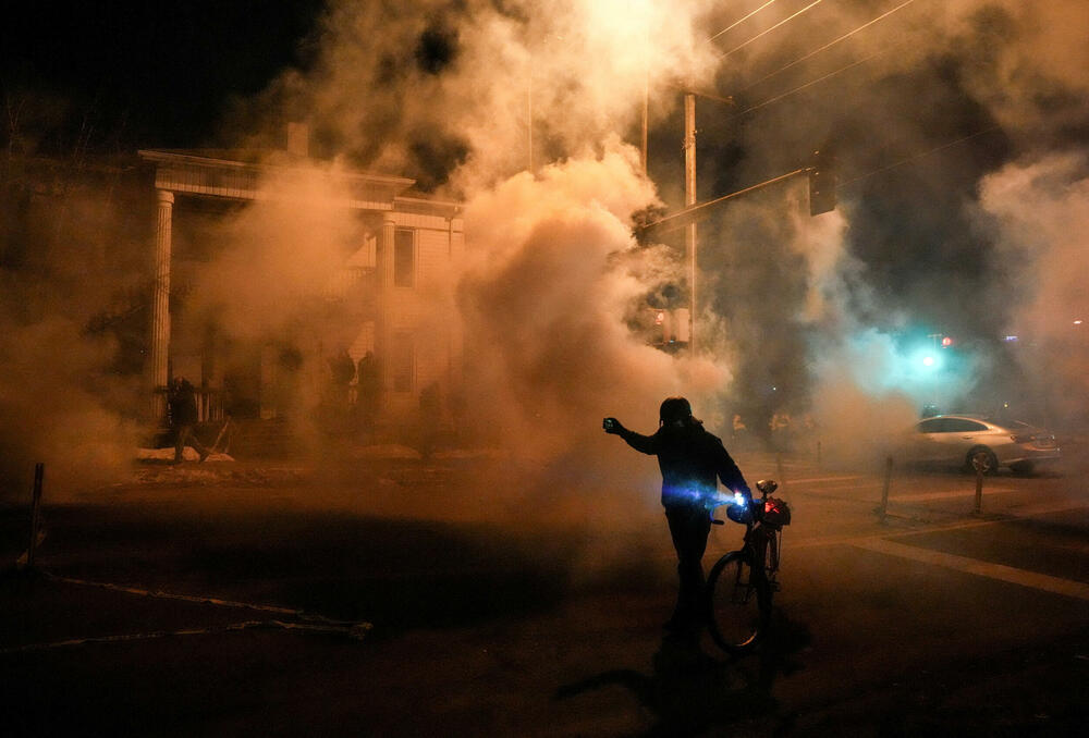 <p>Svjedoci su rekli da su se nakon potjere vozilom, u kojoj su učestvovali federalni agenti, čuli rafali</p>