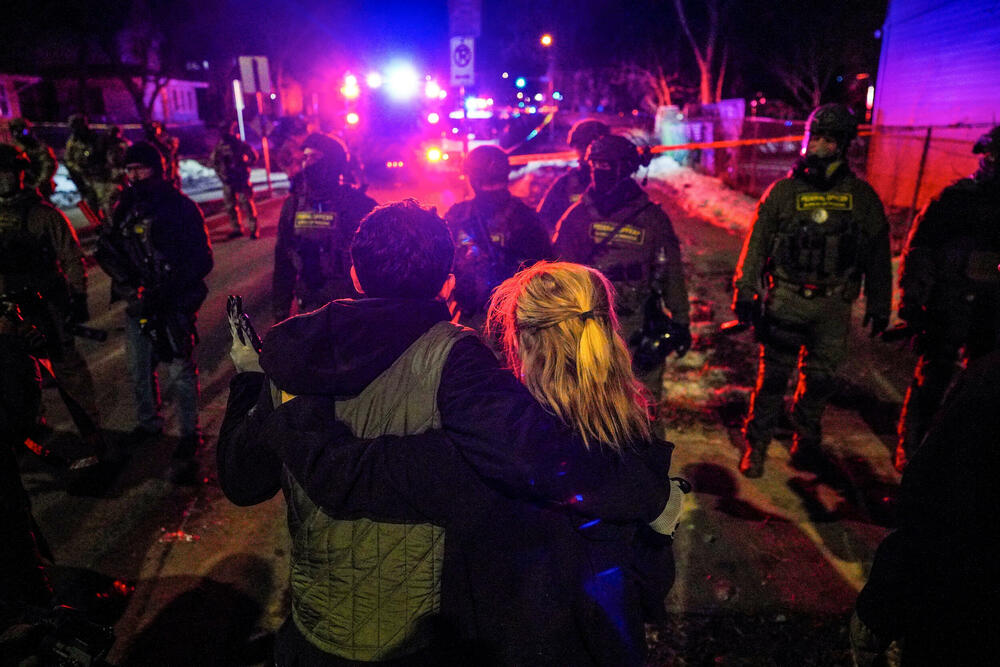 <p>Svjedoci su rekli da su se nakon potjere vozilom, u kojoj su učestvovali federalni agenti, čuli rafali</p>