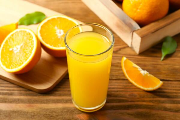 Überraschende gesundheitliche Vorteile eines Glases Orangensaft