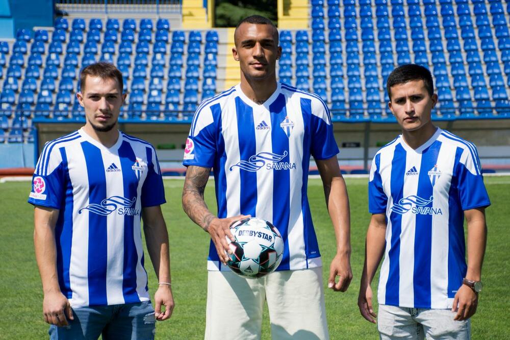 Adams (u sredini) u društvu bivših igrača Budućnosti Ignjatovića i Lusera, Foto: FK Budućnost