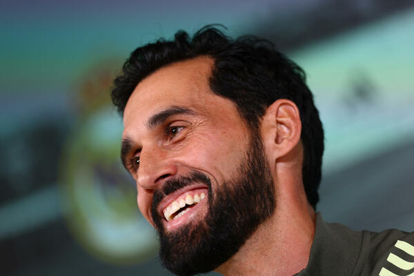 Arbeloa weiß nicht, wie lange er Trainer sein wird, aber er ist bereit zuzuhören...