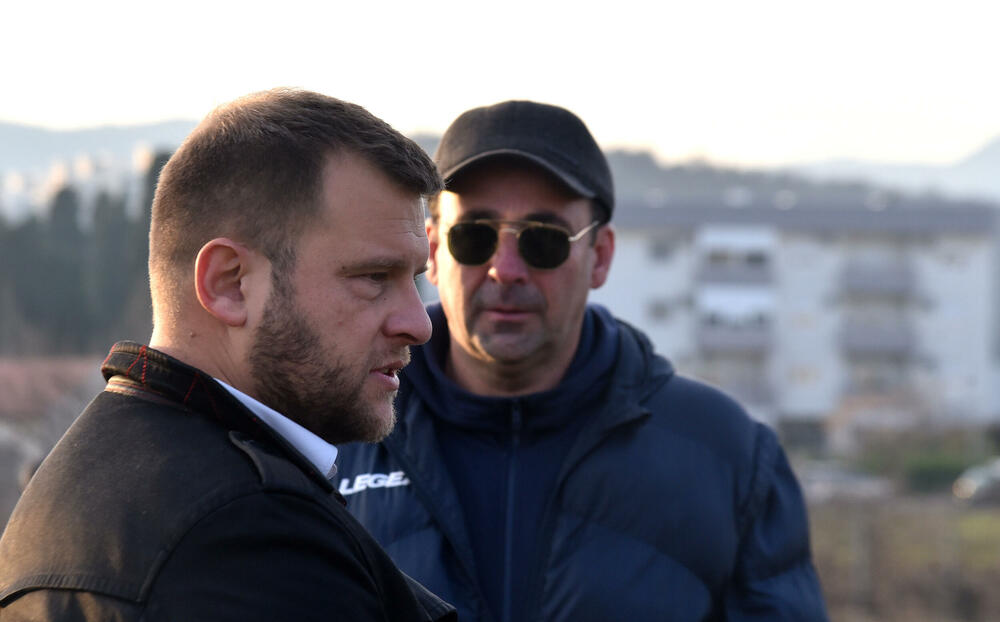 <p>Predsjednik Opštine Zeta Mihailo Asanović poručio je sa blokade u Donjoj Gorici da će se protestne blokade, po svemu sudeći, nastaviti</p>