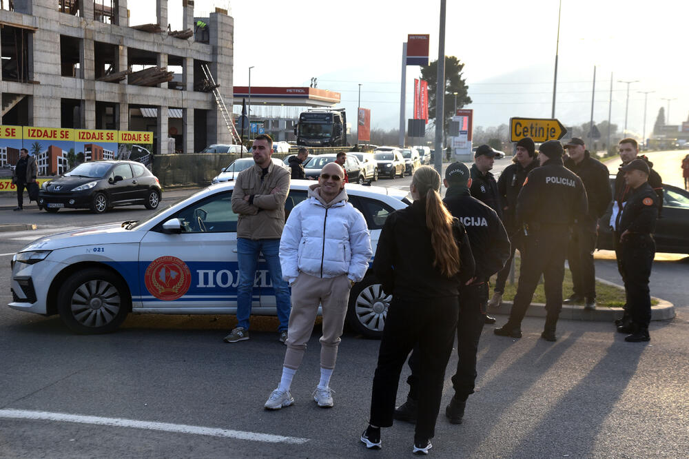 Sa blokade u Donjoj Gorici, Foto: Boris Pejović