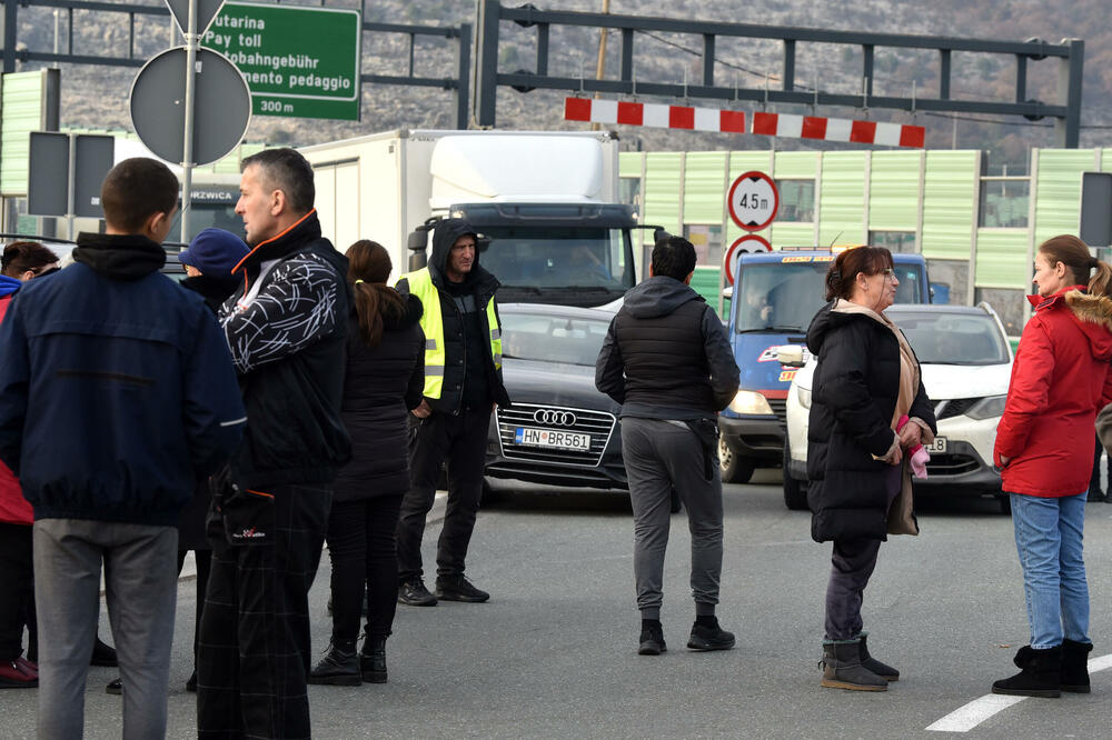 Sa jedne od blokada, Foto: Boris Pejović