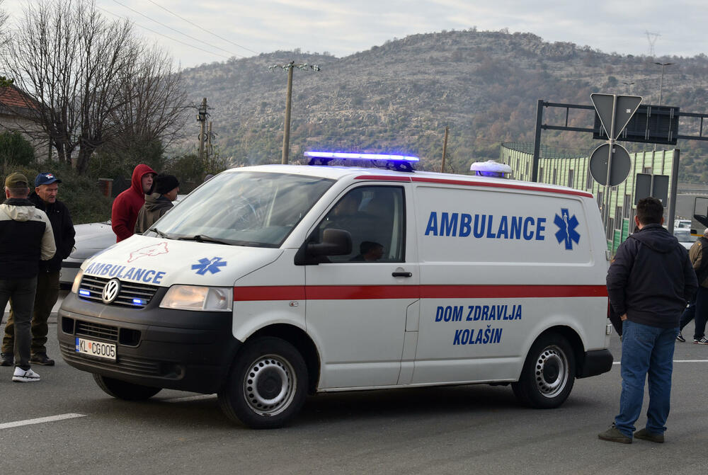 <p>Predsjednik Opštine Zeta Mihailo Asanović poručio je sa blokade u Donjoj Gorici da će se protestne blokade, po svemu sudeći, nastaviti</p>