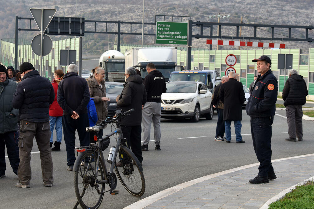 Sa jedne od blokada mještana Park-šume Zagorič, Foto: Boris Pejović