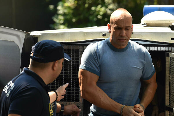 Milosevic: Bringt Bajram Pista in den Gerichtssaal, damit er sieht, um was für einen Fall es sich handelt...