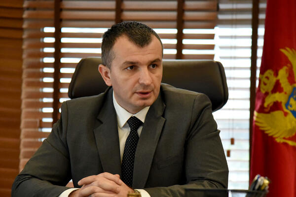 Otoyolun ikinci bölümünün 2030 yılının sonuna kadar tamamlanmasını istiyorlar.