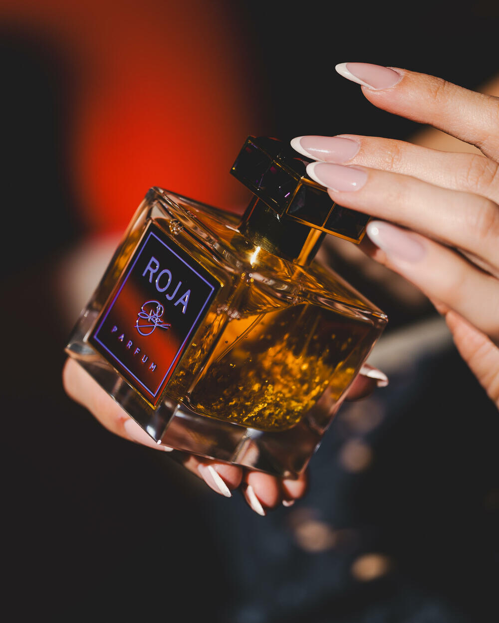 <p><strong>Podgorica je dobila novu parfemsku pozornicu koja pomjera granice luksuznog iskustva u cijelom regionu. DURŌ, koncept prepoznatljiv po ideji &ldquo;parfimerije sa pet zvjezdica&rdquo;, otvorio je najspektakularniji i najluksuzniji prostor do sada, u okviru kompleksa Capital Plaza, na jednoj od najprestižnijih urbanih tačaka grada. </strong></p>