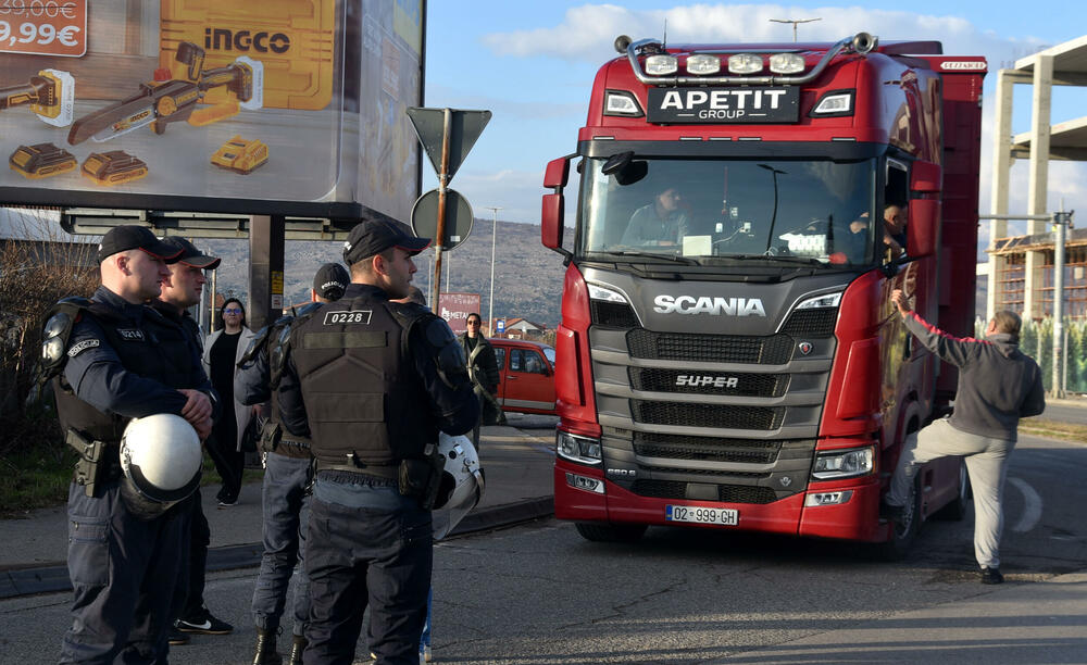 <p>Mještani poručili da će protesti biti širom države</p>