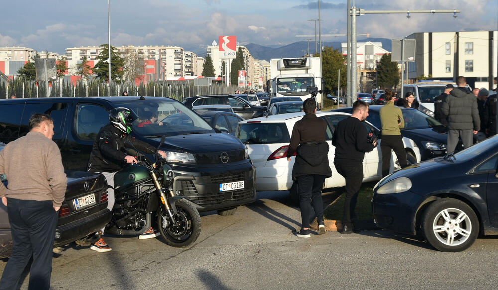 <p>Mještani poručili da će protesti biti širom države</p>