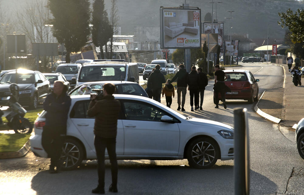 <p>Mještani poručili da će protesti biti širom države</p>