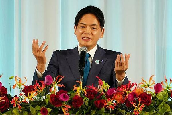 This is Japan: The mayor apologized to his employees for calling them...