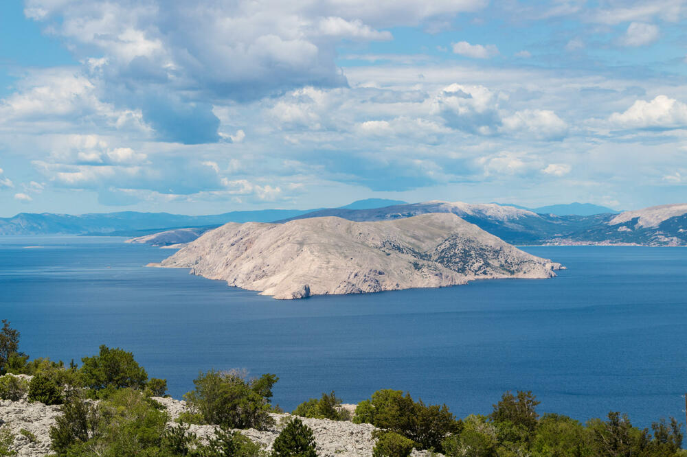 Sin golootočanina kaže da je pregledao &ldquo;metar dokumenata&rdquo;: Goli otok, Foto: Shutterstock