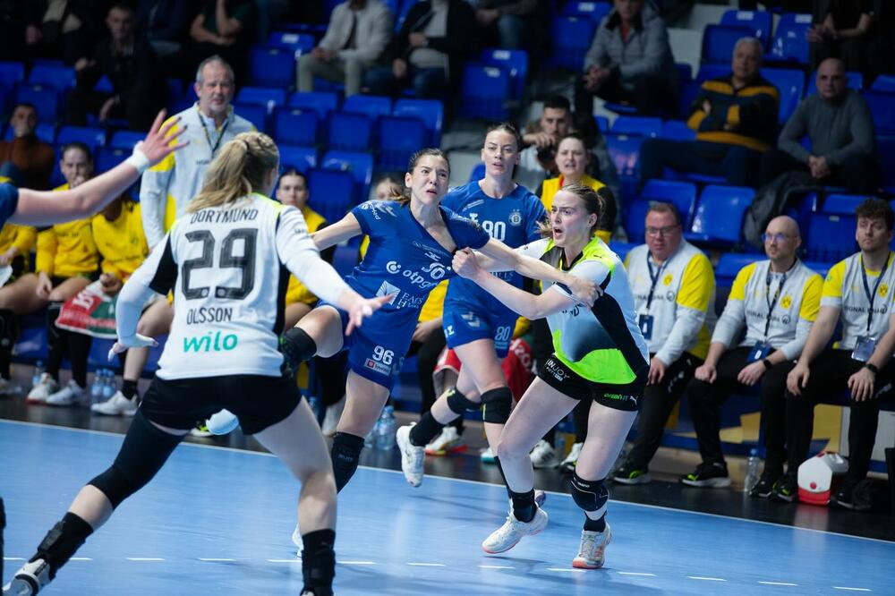 Iskusna ekipa Borusije iskoristila je kriterijum žestoke igre slovačkih sudija, Foto: facebook/zrkbudućnost