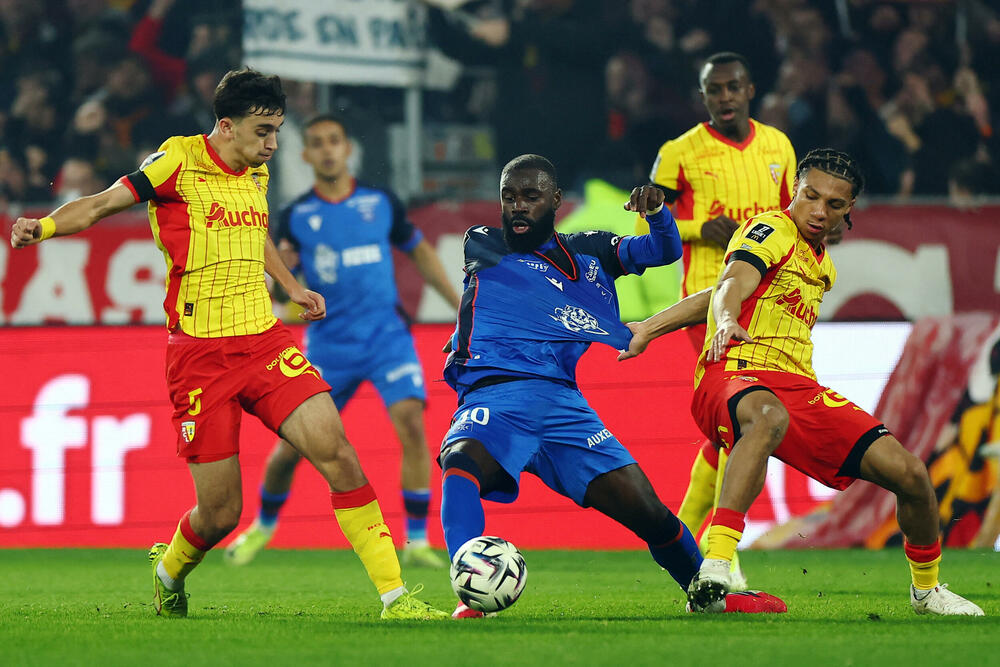 <p>Novih sjajnih 90 minuta crnogorskog reprezentativca u pobjedi Lansa nad Okserom - 1:0</p>