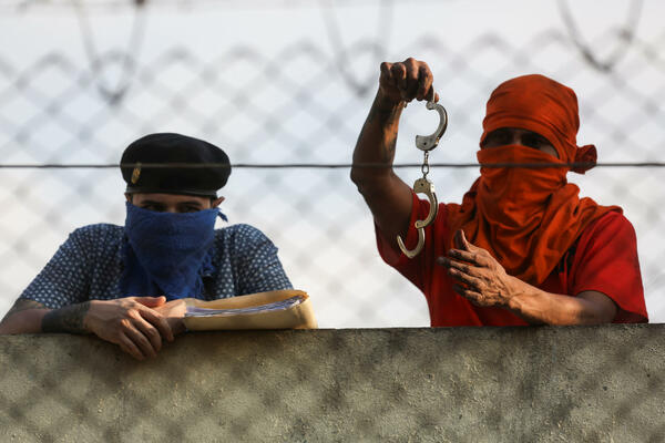 Zatvorenici u Gvatemali preuzeli kontrolu nad zatvorima i uzeli 46...