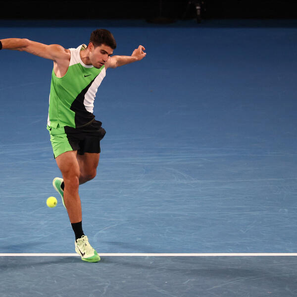 Alcaraz, as expected, defeated Walton in three sets