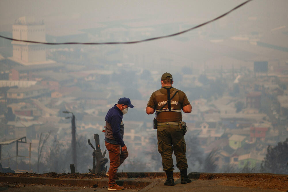 <p>"S obzirom na ozbiljne šumske požare koji su i dalje u toku, odlučio sam da proglasim stanje katastrofe u regionima Njuble i Bio Bio. Svi resursi su na raspolaganju", napisao je predsjednik Čilea Gabrijel Borić u objavi na mreži Iks (X)</p>