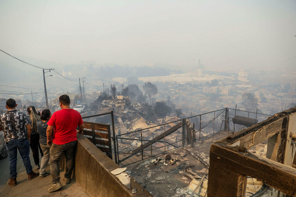 <p>"S obzirom na ozbiljne šumske požare koji su i dalje u toku, odlučio sam da proglasim stanje katastrofe u regionima Njuble i Bio Bio. Svi resursi su na raspolaganju", napisao je predsjednik Čilea Gabrijel Borić u objavi na mreži Iks (X)</p>